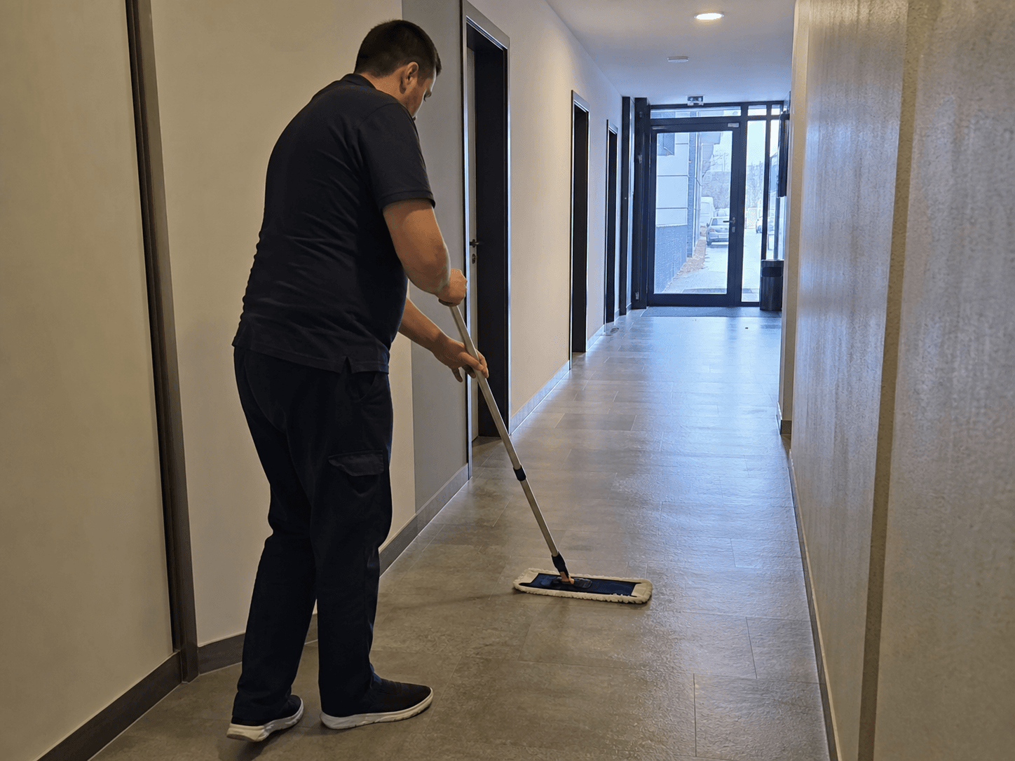 Pranje podova u poslovnom prostoru