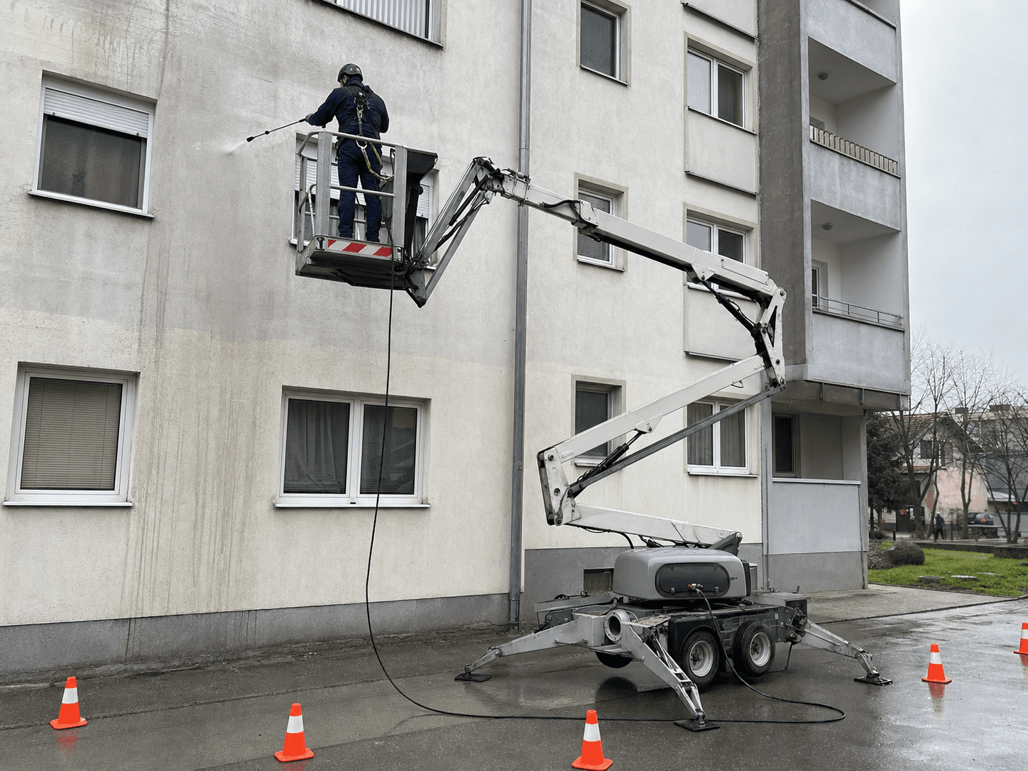 Pranje fasade dizalicom